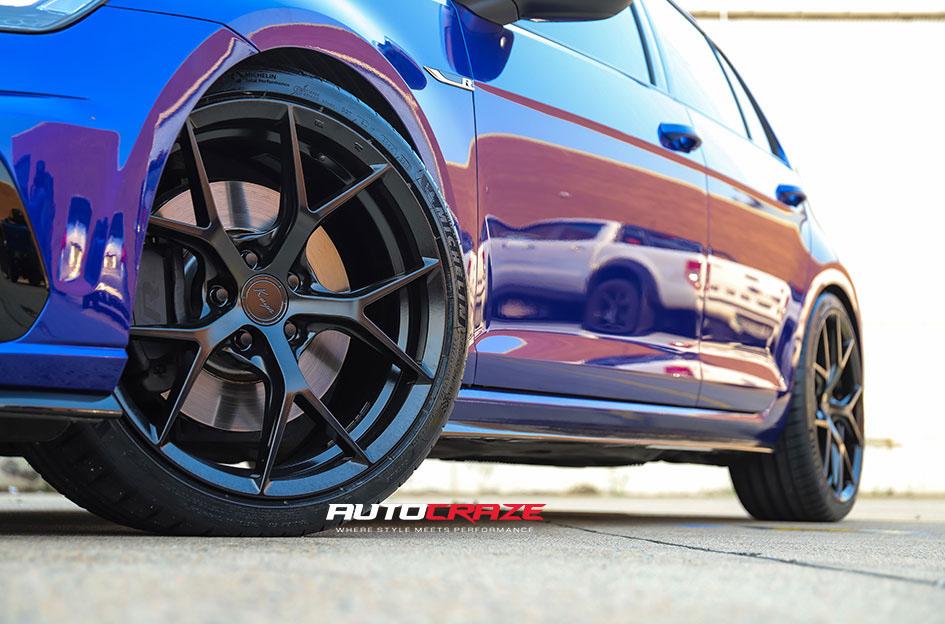 VOLKSWAGEN GOLF SF10 SATIN BLACK